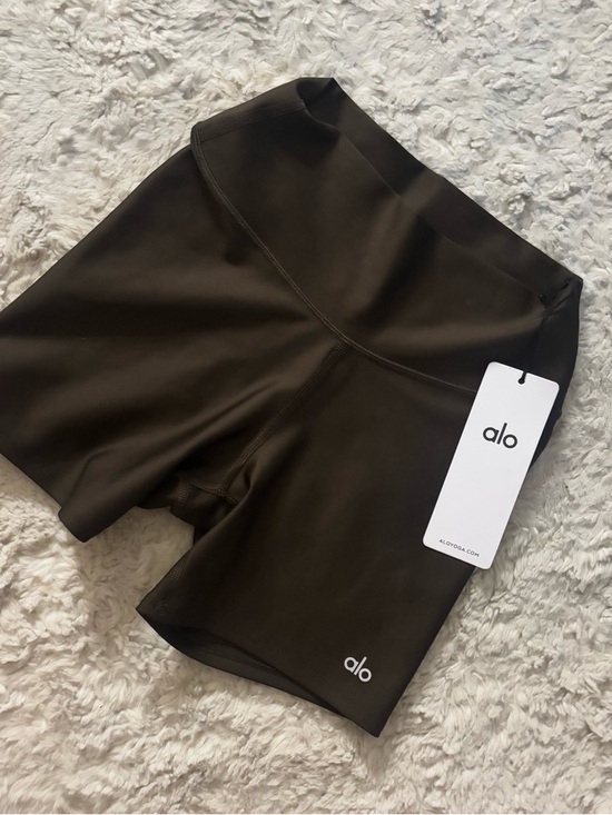 ALO Yoga Pants - ALO AIRLIFT ENERGY SHORTS